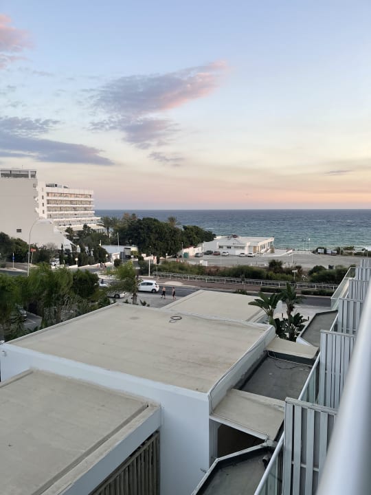 Ausblick Napa Mermaid Hotel & Suites