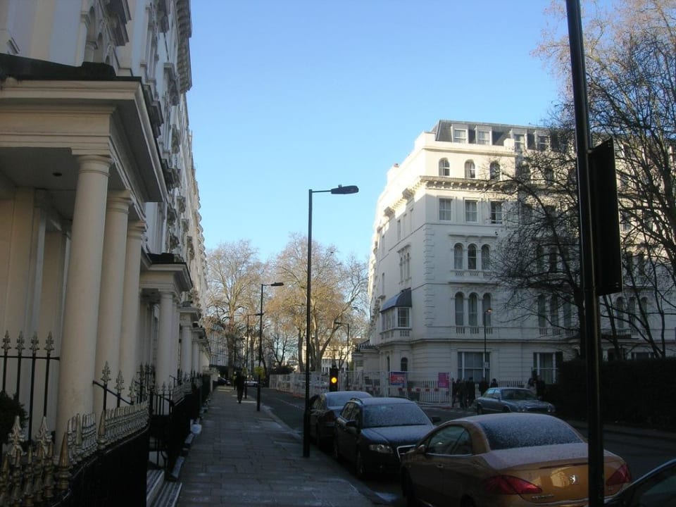 Straße vor dem Hotel Phoenix Hotel