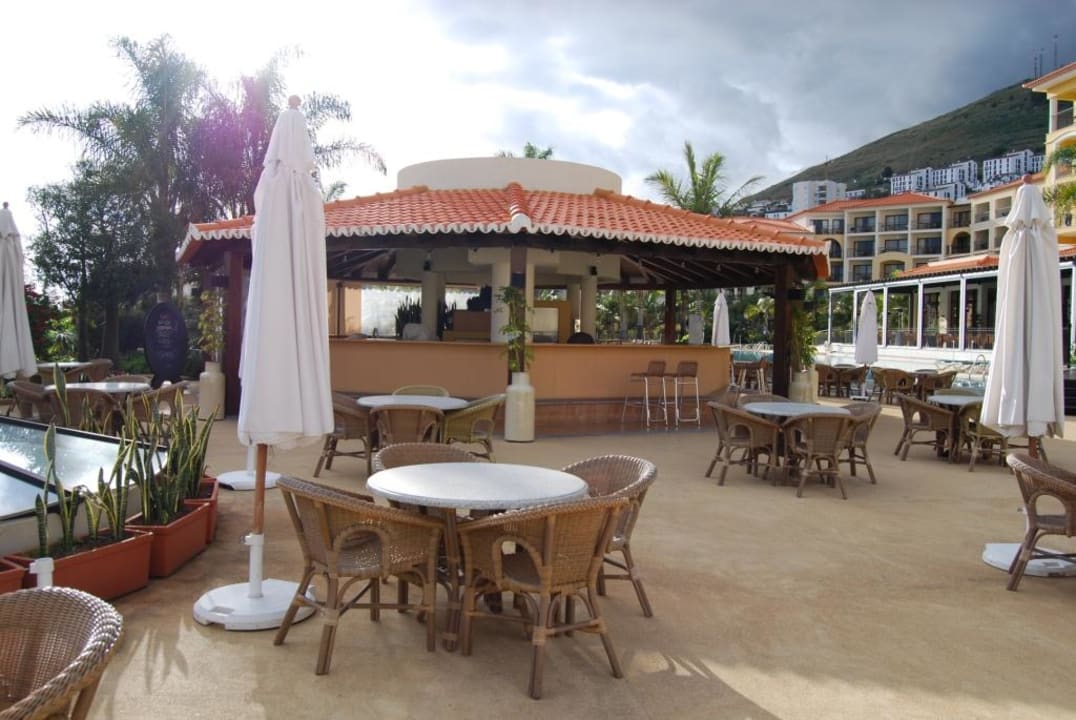 На территории отеля. Suite Hotel Eden Mar - PortoBay