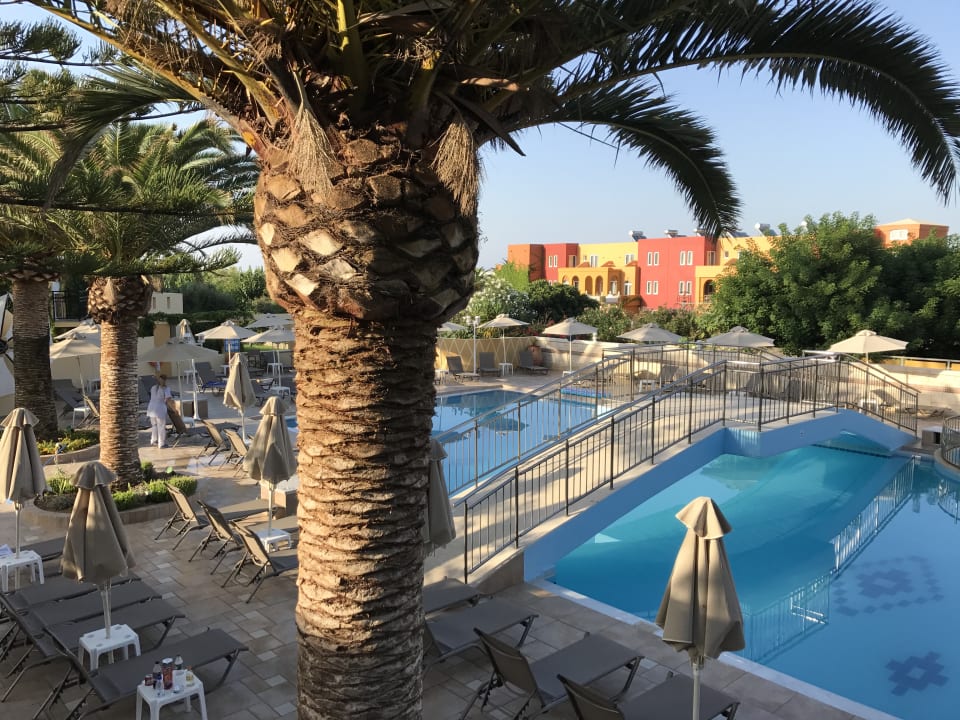 Pool Vantaris Luxury Beach Resort