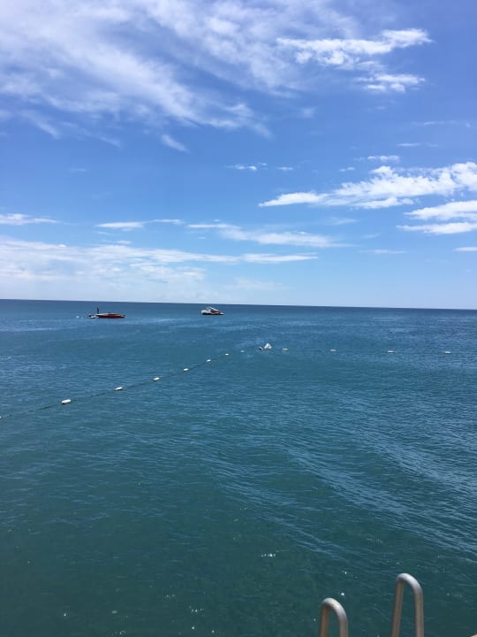 Strand Saturn Palace Resort Hotel