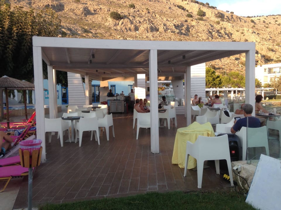 БАр возле бассейна alltoura Club SUNRISE BEACH RESORT