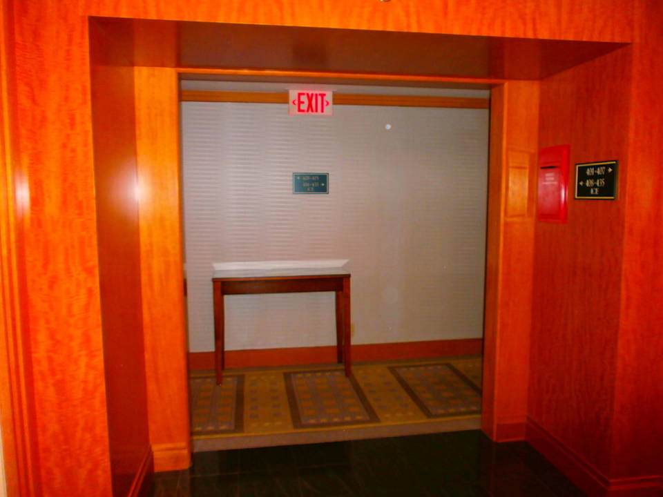 Vor dem Lift The Wagner Hotel