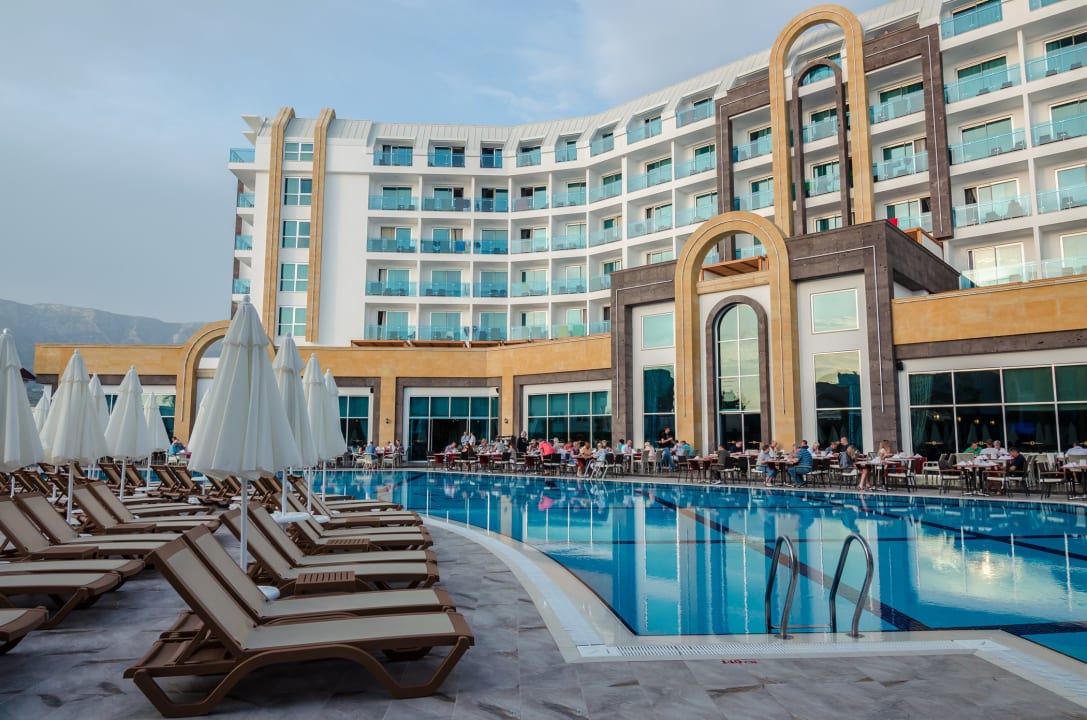 Pool The Lumos Deluxe Resort Hotel