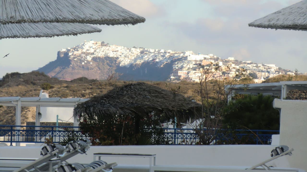 Blich auf Thira Lilium Santorini Hotel