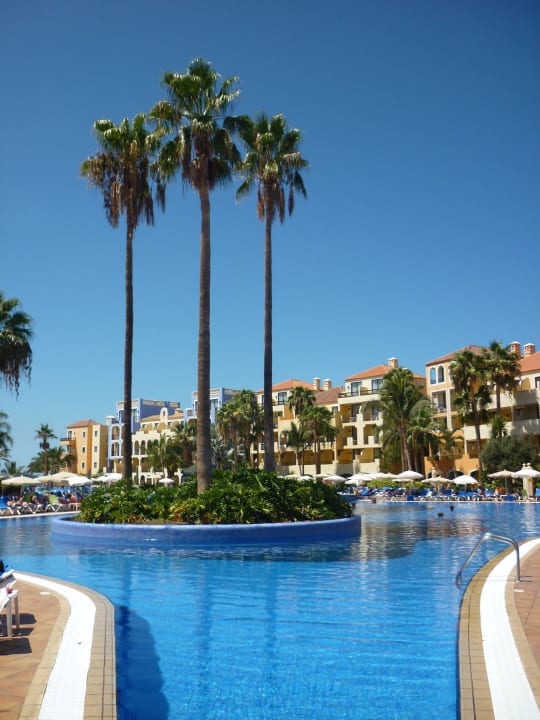 Pool mit Blick auf das Hauptgebäude Bahia Principe Sunlight Costa Adeje