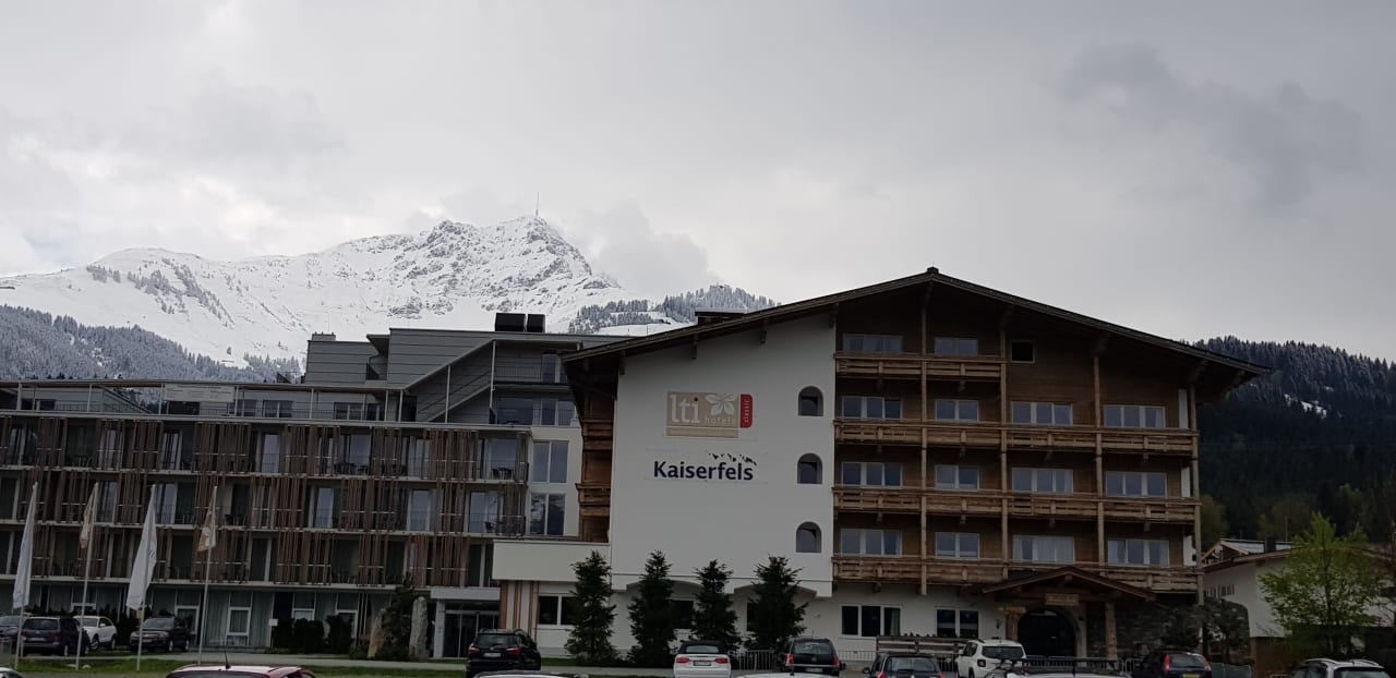 Außenansicht Alpenhotel Kaiserfels