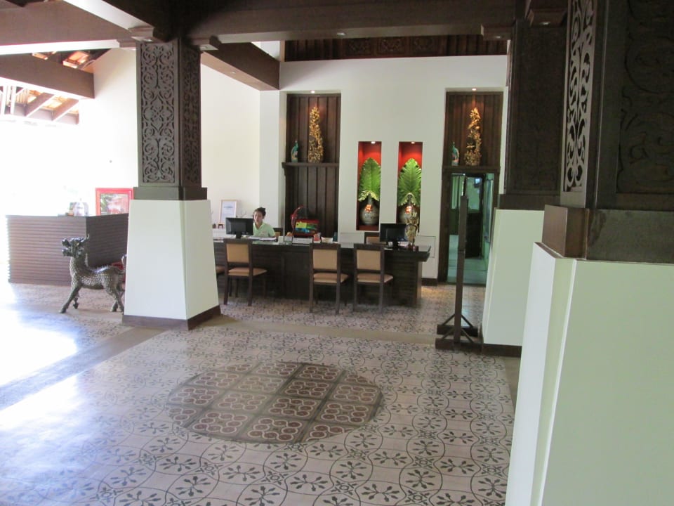 Die Rezeption The Briza Beach Resort Khaolak