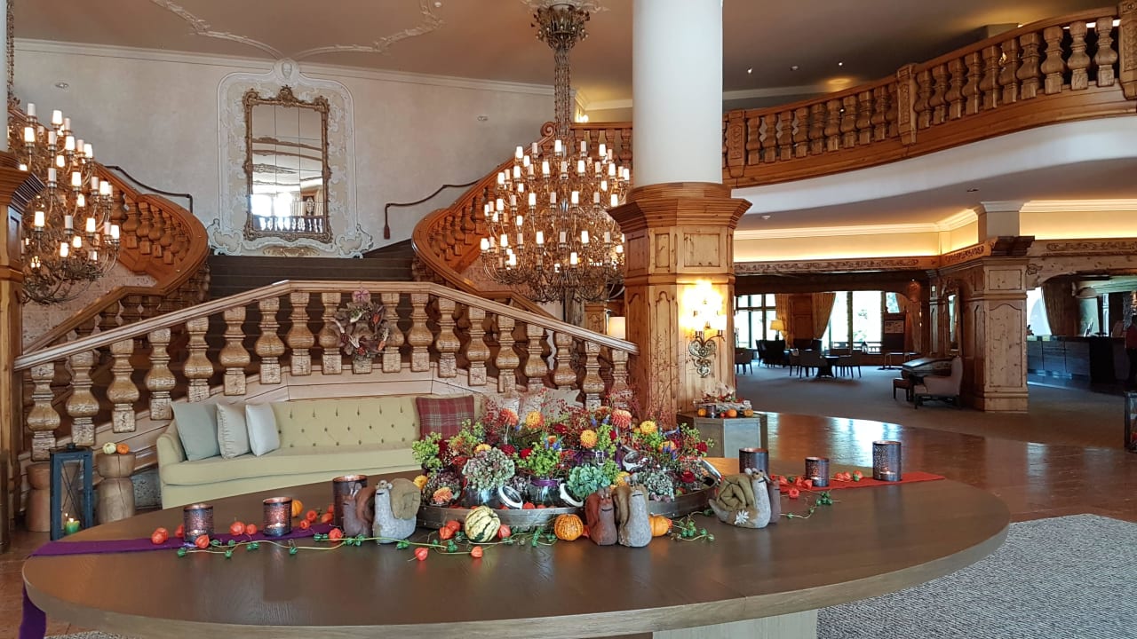 Lobby Interalpen-Hotel Tyrol