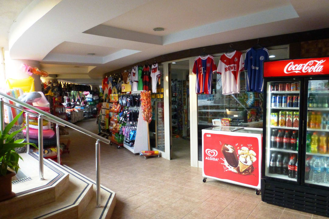 Souvenirshop am Pool Side Sun Hotel
