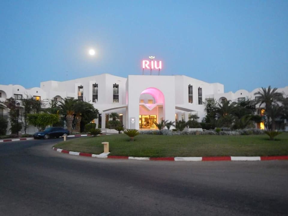 Von vorne mit Vollmond  Club Palm Azur