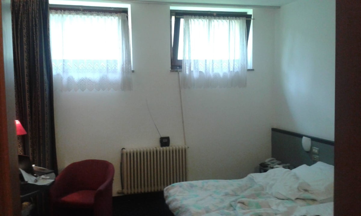 Dunkles Zimmer ohne Aussicht Hotel Sole