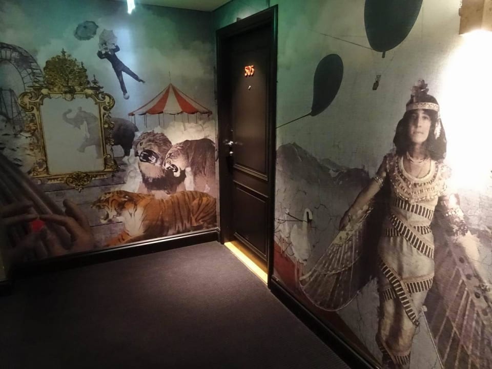 5th floor hallway Hotel F6