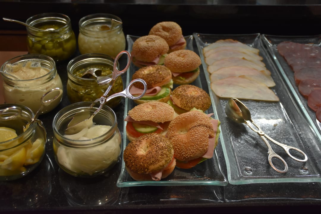 Frühstücksbuffet Park Hyatt Abu Dhabi Hotel and Villas