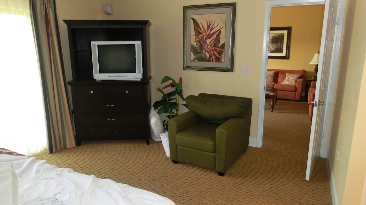 "Schlafzimmer mit Zugang zum Wohnzimmer" Hotel Holiday Inn Club