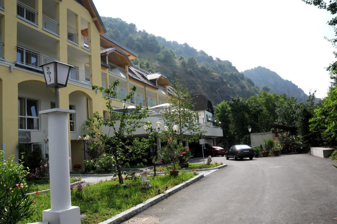 Garagenplatzzufahrt Gartenhotel Pfeffel
