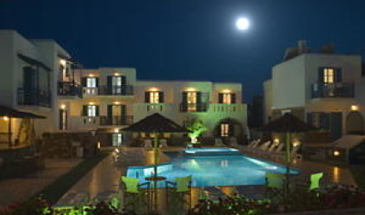 Pool night Agios Prokopios Hotel