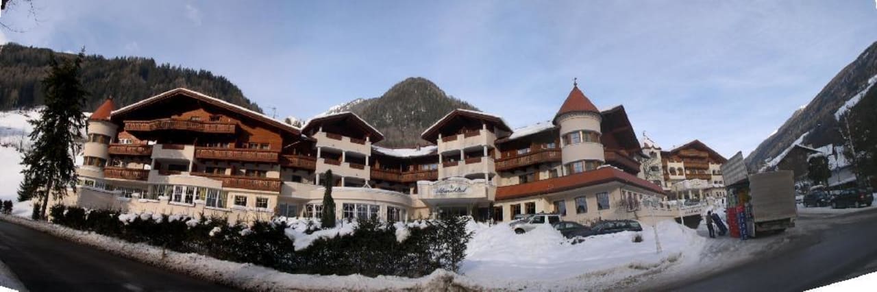 Panoramabild vom Hotel Alpenschlössl AMONTI Wellnessresort