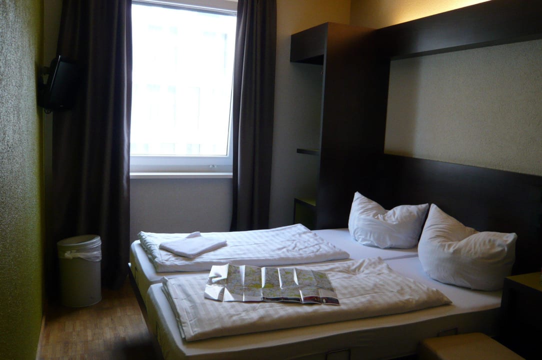A classic double bed room MEININGER Hotel Berlin Hauptbahnhof