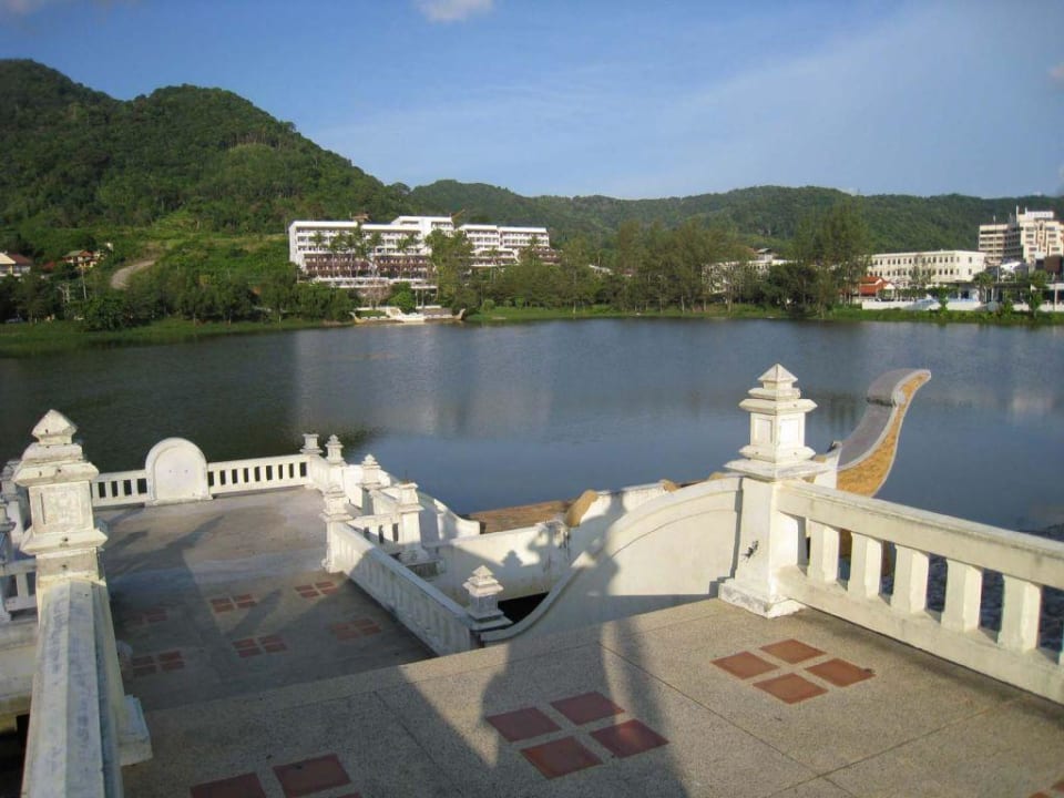 Blick über die Lagune zum Hotel Best Western Phuket Ocean Resort
