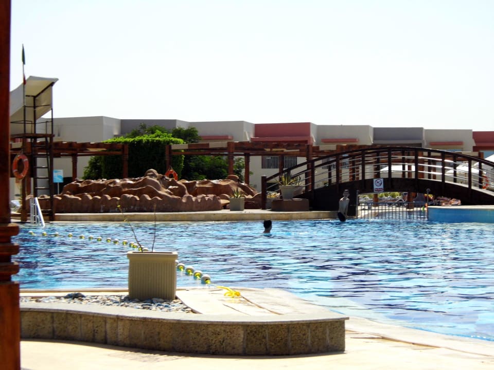 Brücke über den Pool SUNRISE Crystal Bay Resort