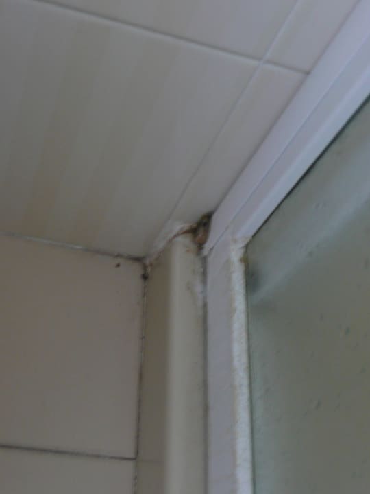 Bad aus den 70er Jahren Hotel Bellevue