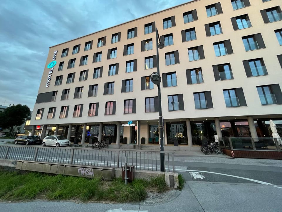 Außenansicht Motel One Salzburg-Mirabell