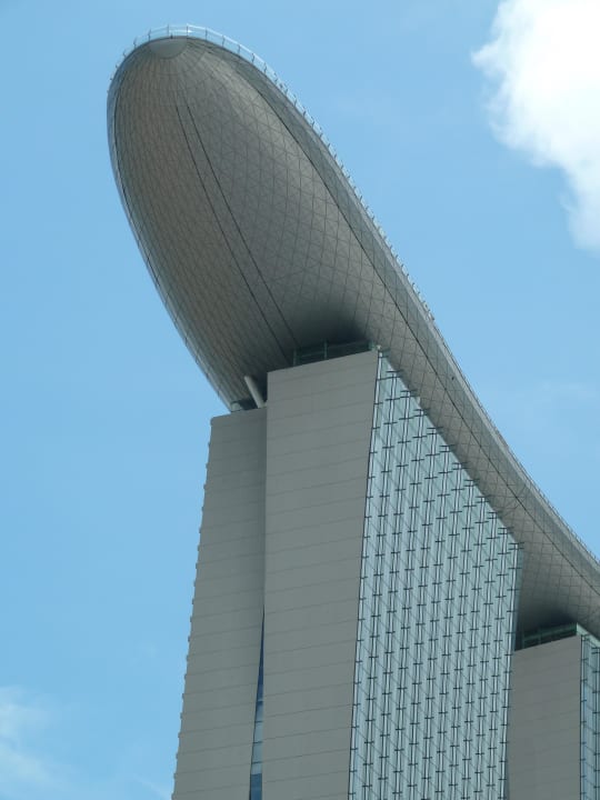 Aussichtsplattform von unten Marina Bay Sands