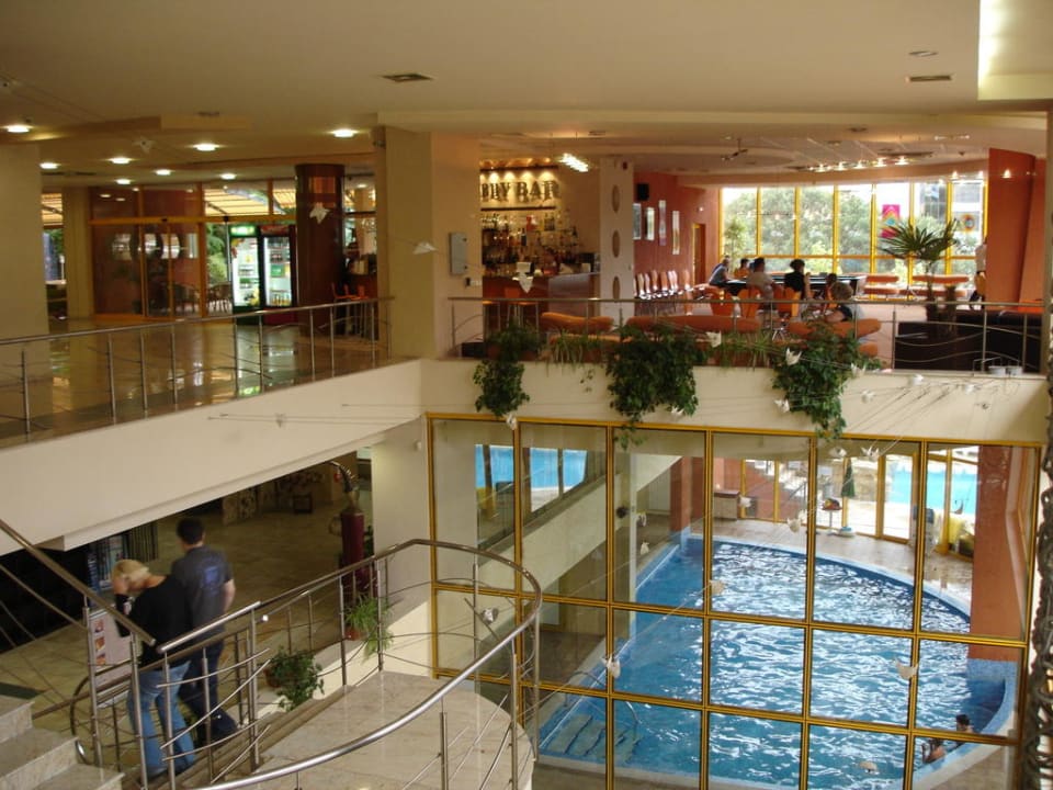 Indoorpool und Lobbybar Hotel Atlas