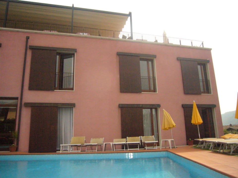 Ansicht von der Pool-Seite aus Villa Ca Nova