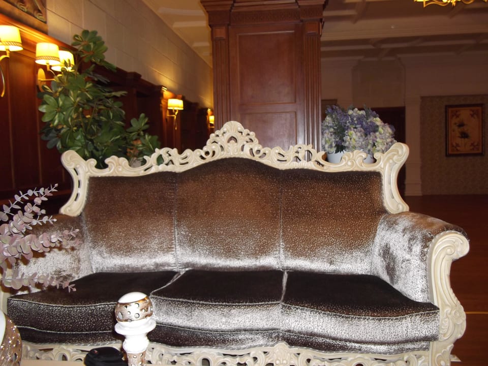 Exquisite Möbel in der Terrassen-Bar Diamond Excellence Resort & Spa