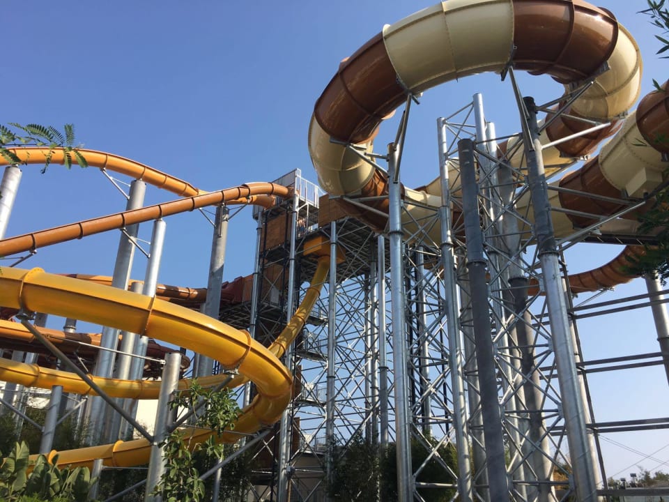 Einer von unzähligen Rutschentürmen im Aquapark The Land of Legends Kingdom Hotel