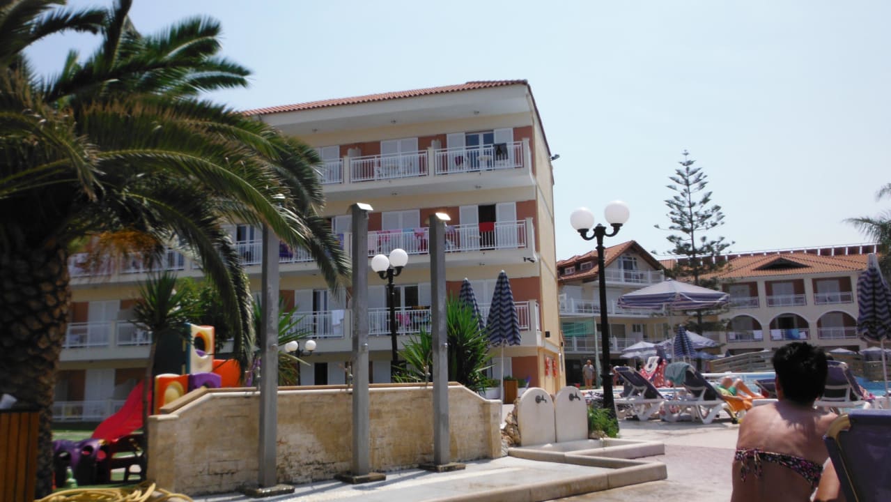 U bazénu Tsilivi Beach Hotel