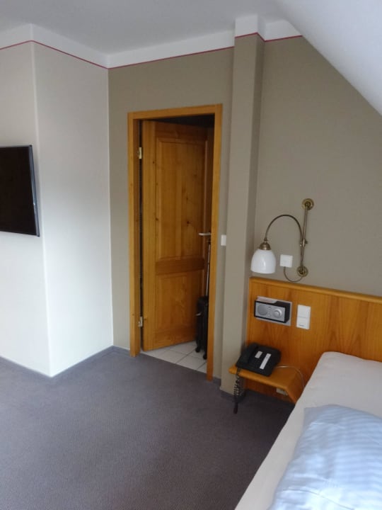 Blick Richtung Badezimmer Consulat des Weins