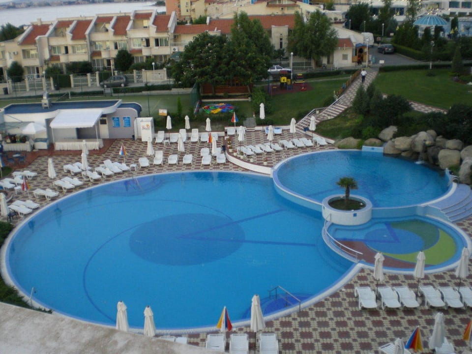 Poolanlage gegen 5 Uhr Hotel Sineva Beach