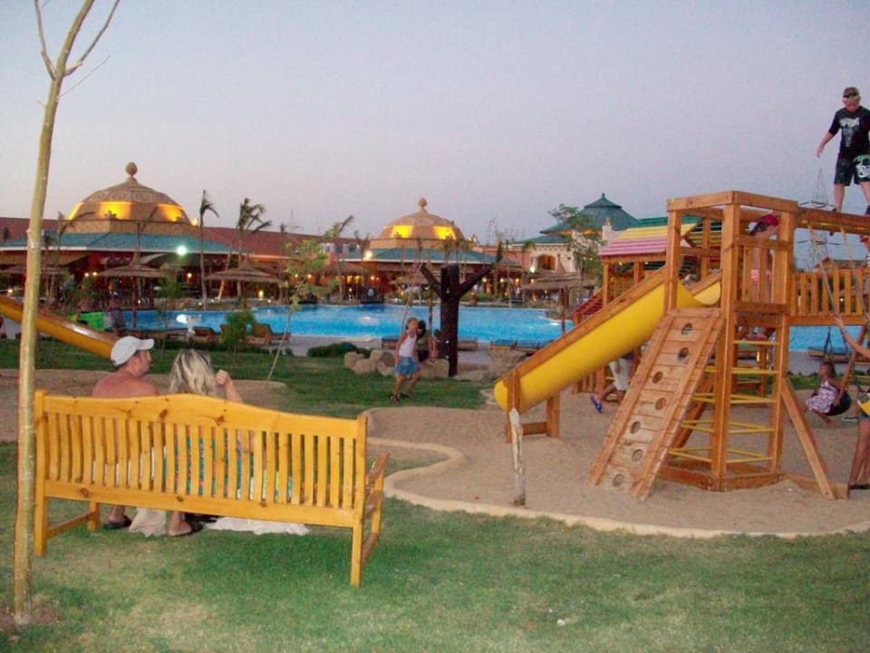 Kinder Spielplatz im Bungalow Bereich Pickalbatros Jungle Aqua Park Resort - Neverland Hurghada