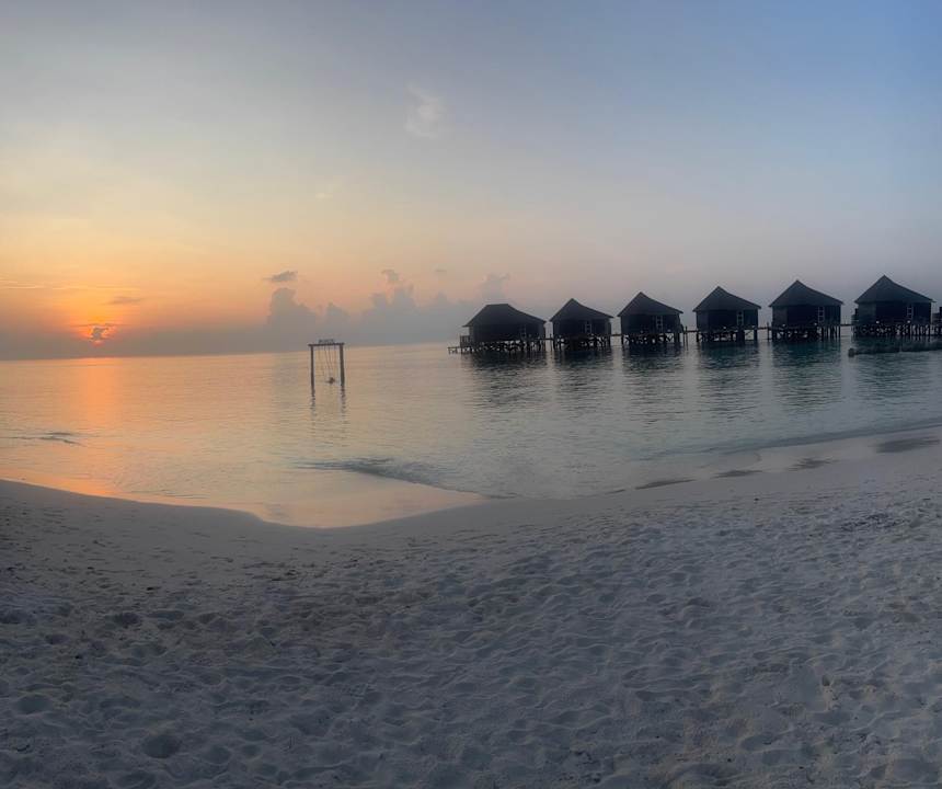 Strand Kuredu Island Resort & Spa