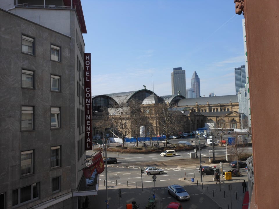 Juinor Suite 214 - Blick zum HBF Le Méridien Frankfurt