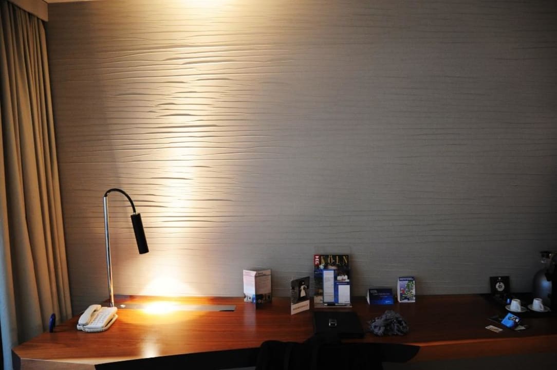 Ablagetisch mit Infomaterial Radisson Blu Hotel Köln