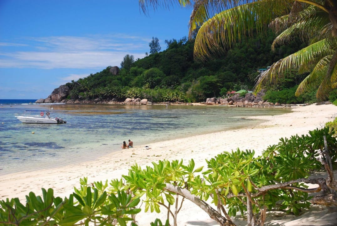 Strandabschnitt nach rechts Kempinski Seychelles Resort
