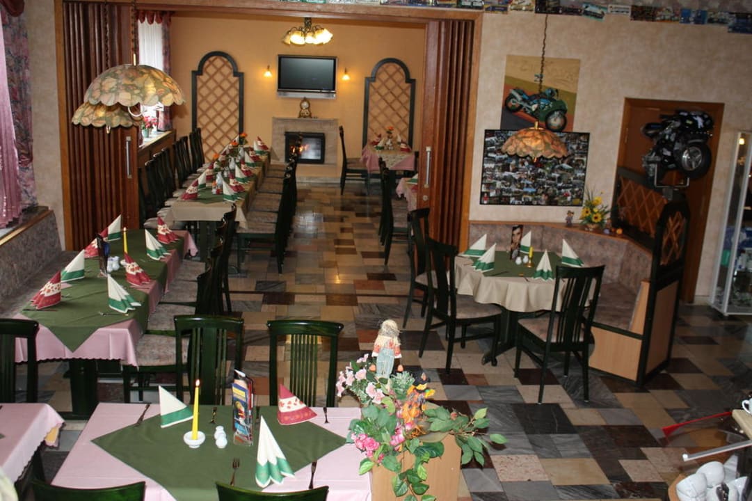 Gaststube mit Kamin und Bar Hotel Gasthof Zur Krone Ebersdorf