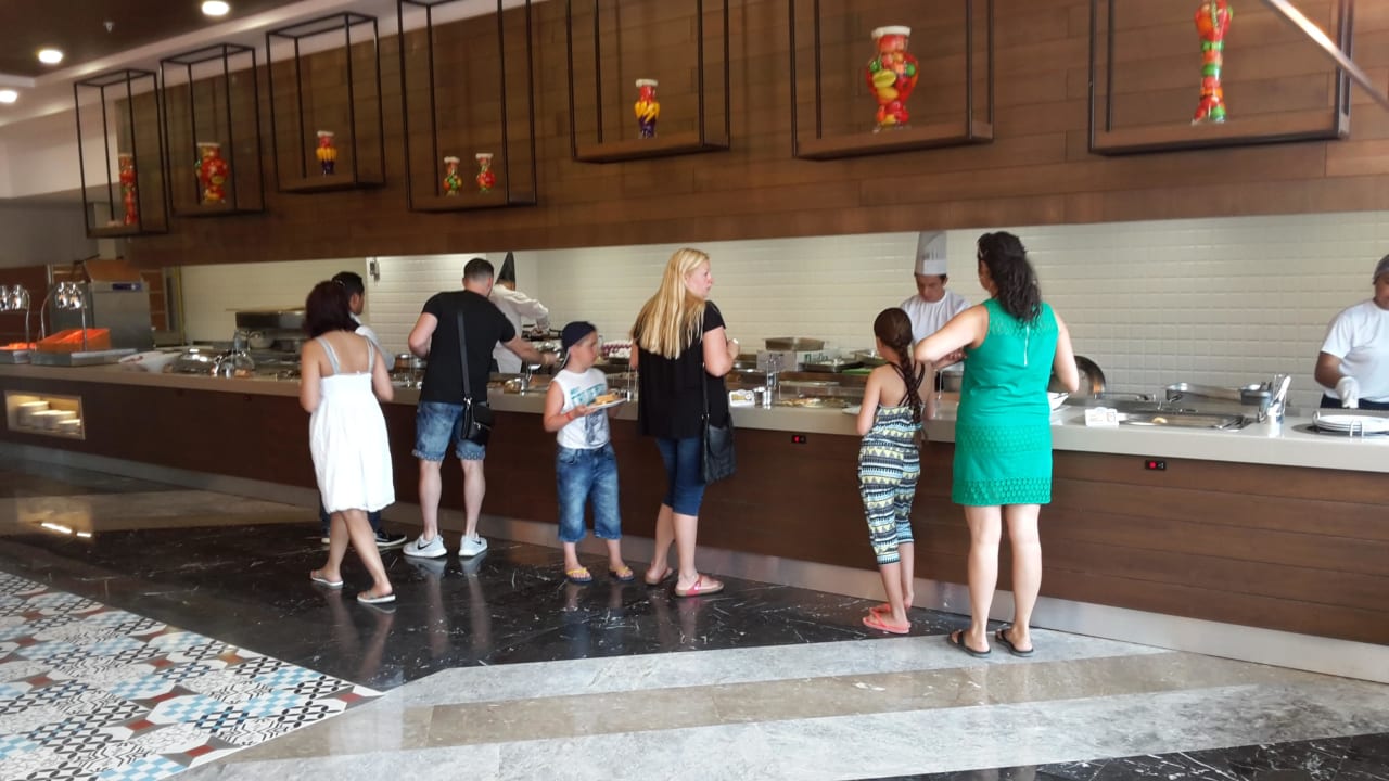 Grill innen Saturn Palace Resort Hotel