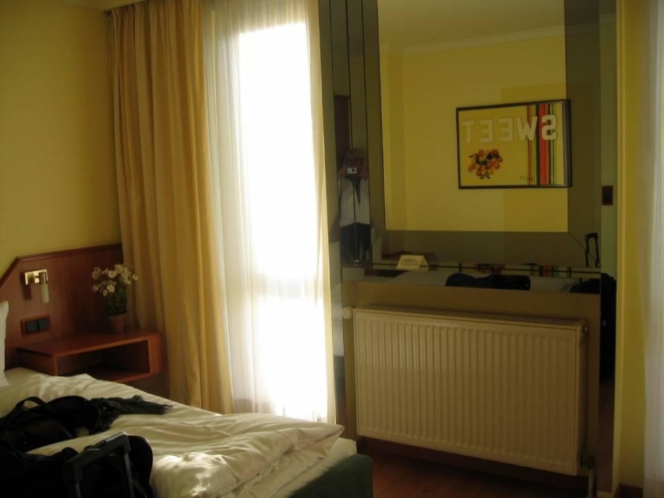 Großes Fenster, Wandspiegel June Six Hotel Hannover City