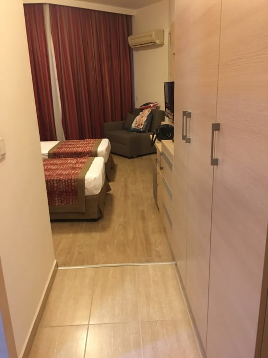 Zimmer 110  Eingangsansicht Gardenia Hotel