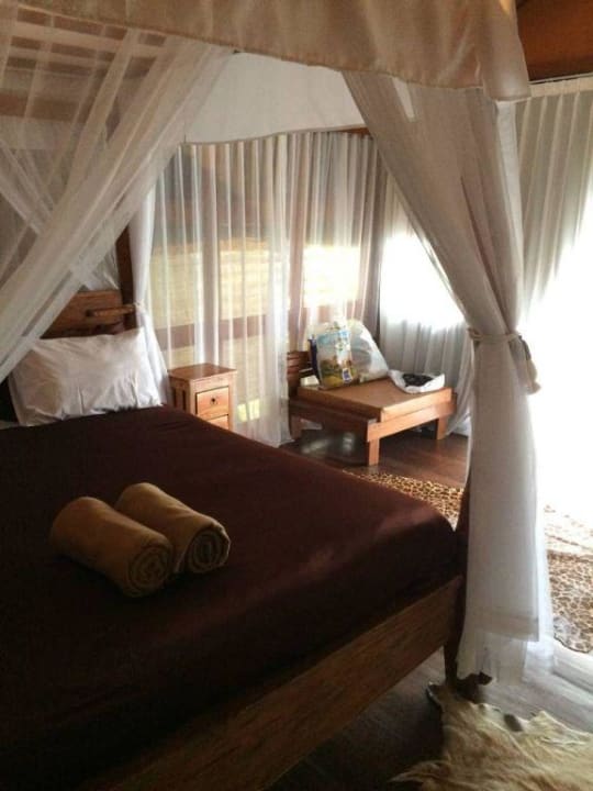 Doppelbett im "Zelt" Sang Giri - Mountain Glamping Camp