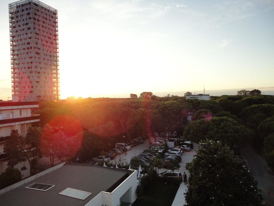 Sonnenuntergang vom Eckzimmer im obersten Stock Jesolopalace Hotel & Aparthotel