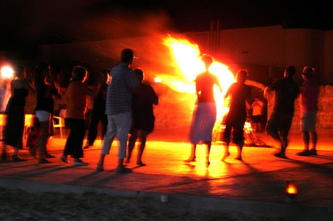 Tanz am Lagerfeuer beim Berber-Abend Iris Hotel & Thalasso