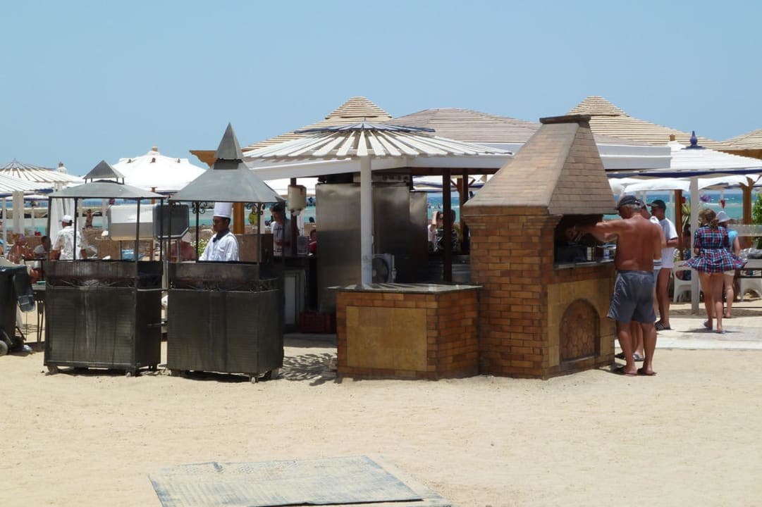 Mittags am Strand  Pickalbatros Dana Beach Resort - Hurghada
