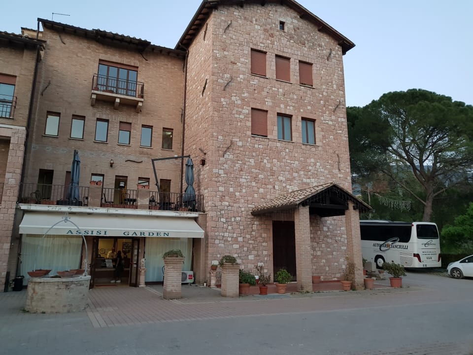 Außenansicht Hotel Assisi Garden