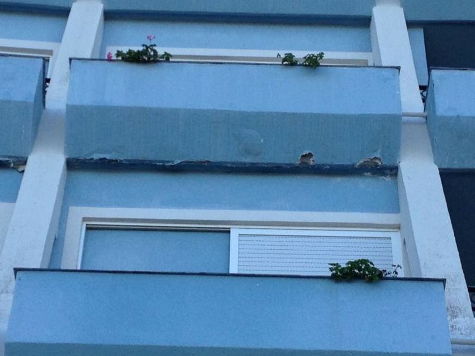 Abblättern der Fassade Coral La Quinta Park Suites